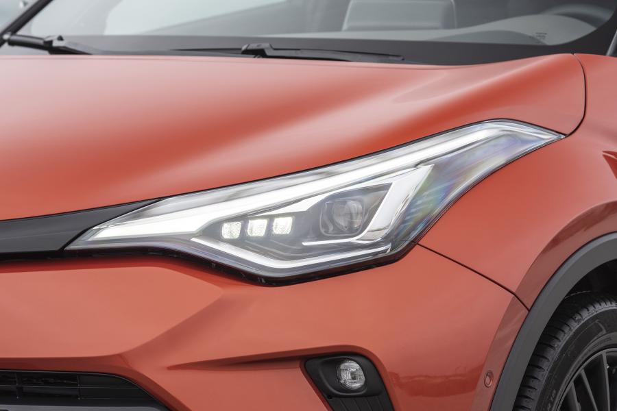 Детали экстерьера Toyota C-HR Hybrid 2019 года  (WW) (фото 100 из 174)